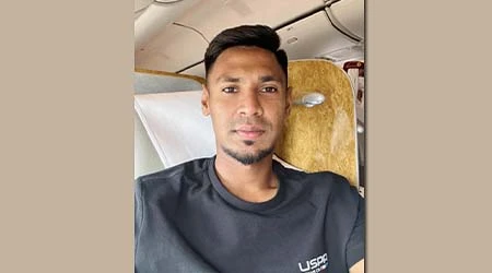 আইপিএল থেকে ফিরে ইংল্যান্ডের বিমান ধরলেন মোস্তাফিজ